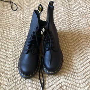 Dr. Martens Pascal Virginia Leather Smooth Boots